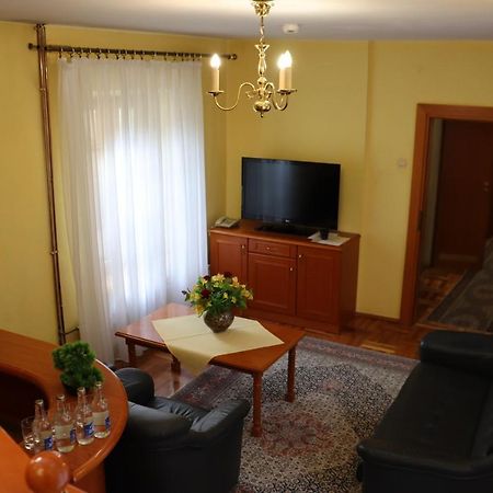 Hotel Rytwiany Palac Luaran gambar