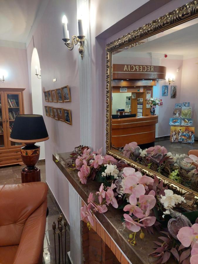 Hotel Rytwiany Palac Luaran gambar